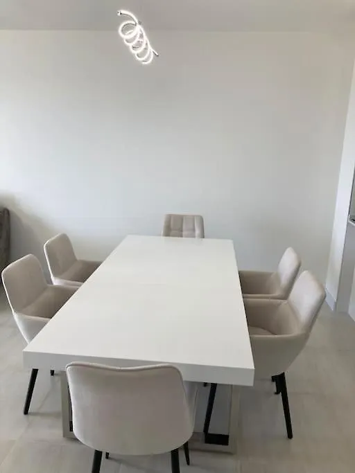 Coco Estepona Beach Luxury 3 Bedrooms Apartment
